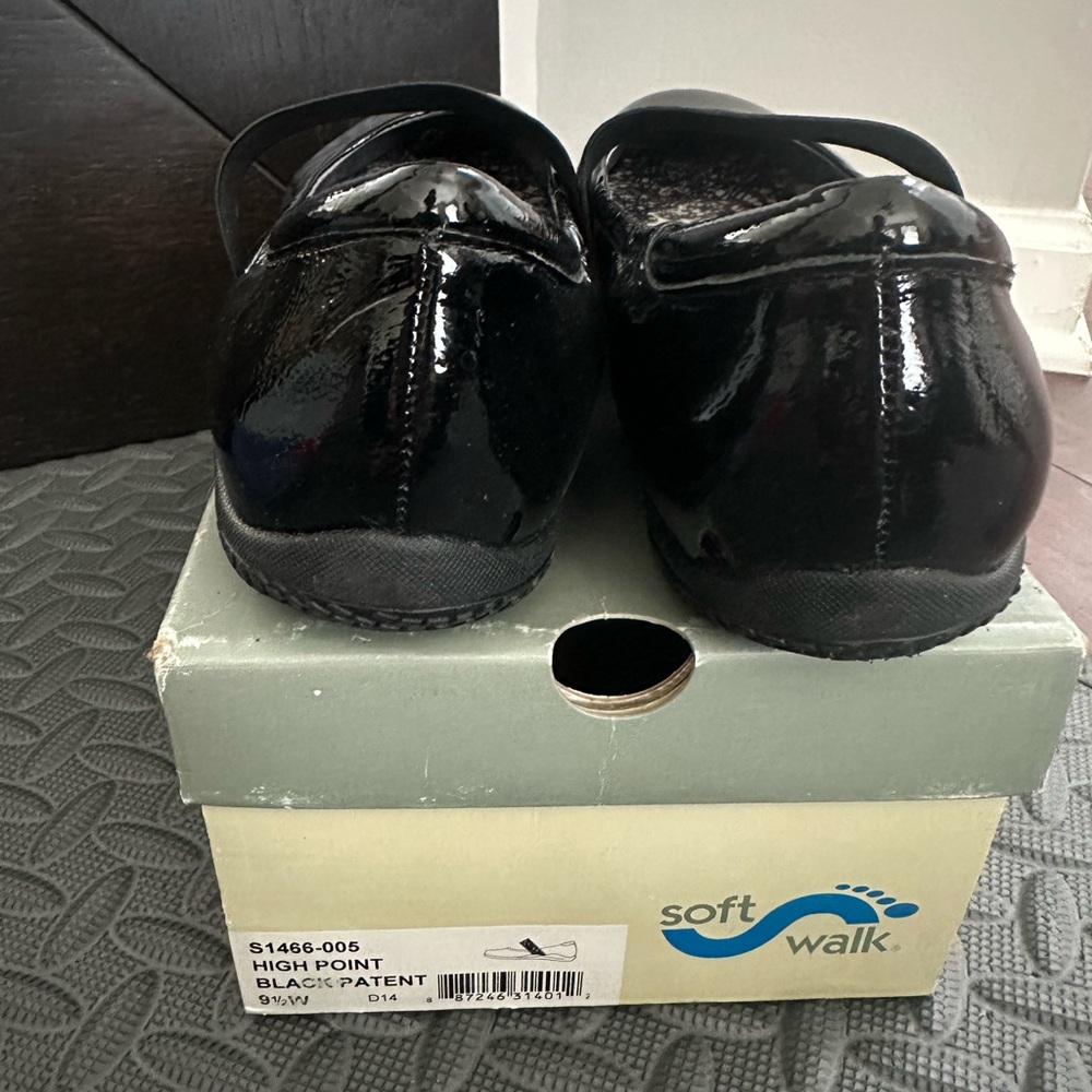 SoftWalk Black Flats with Elastic Patent leather - Picture 4 of 8